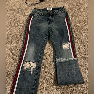 Size 26 jeans, white and red stripe on side, very flattering & cute!
